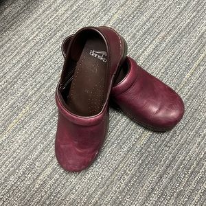 Dansko Professional Clog in Cordovan Burnished Leather size 39 (8.5-9)
